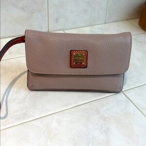 Dooney & Bourke Leather Milly Wristlet in Light Taupe Pebble Leather. EUC